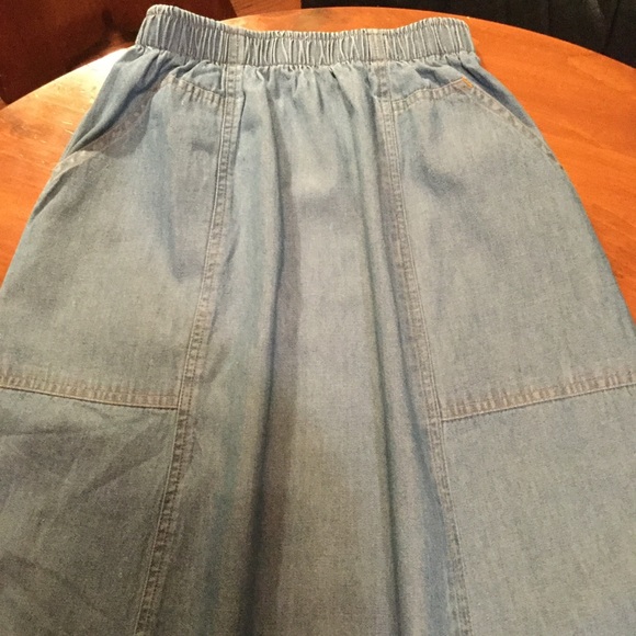 BFA Classic Denim Skirt with pockets - Picture 2 of 3